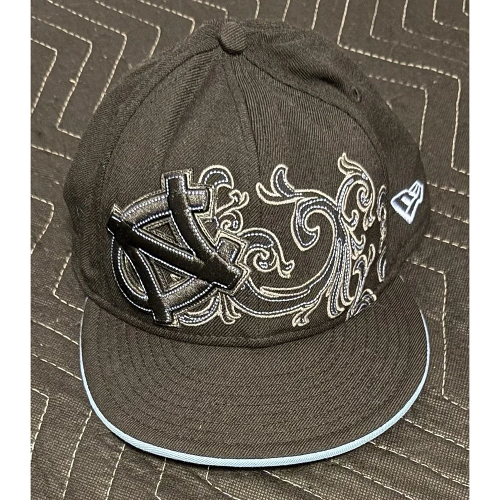 New Era 59FIFTY Fitted Hat Cap Kids Size 6 5/8 North Carolina Tar Heels Swirl